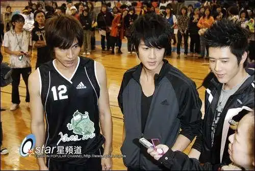 《篮球火》中无极威的发型叫什么啊?