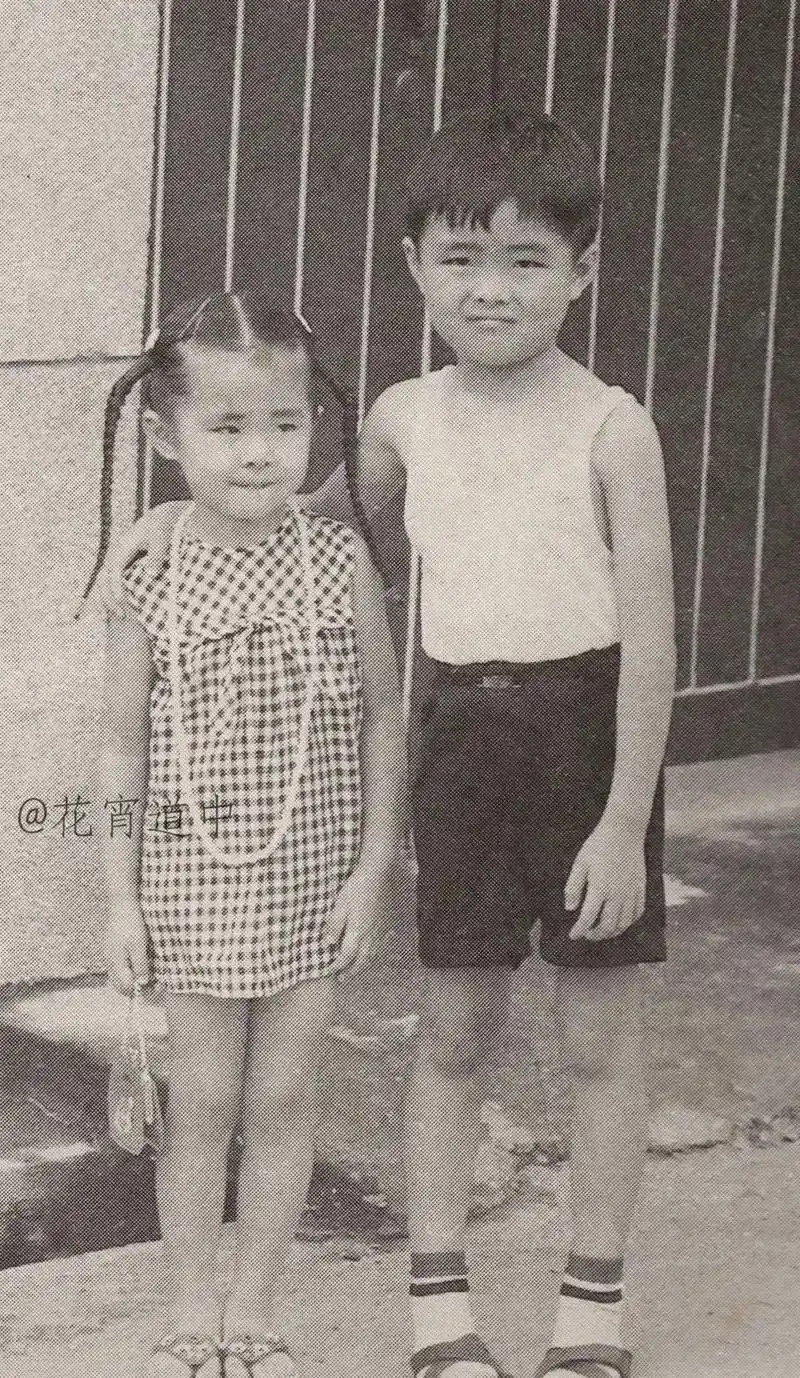 王祖贤小时候的照片 - 抖音