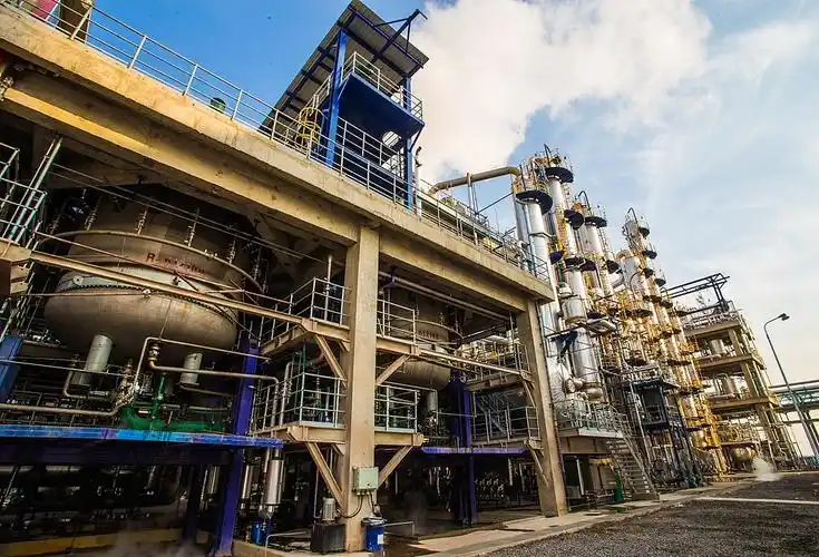 一组化工厂的摄影