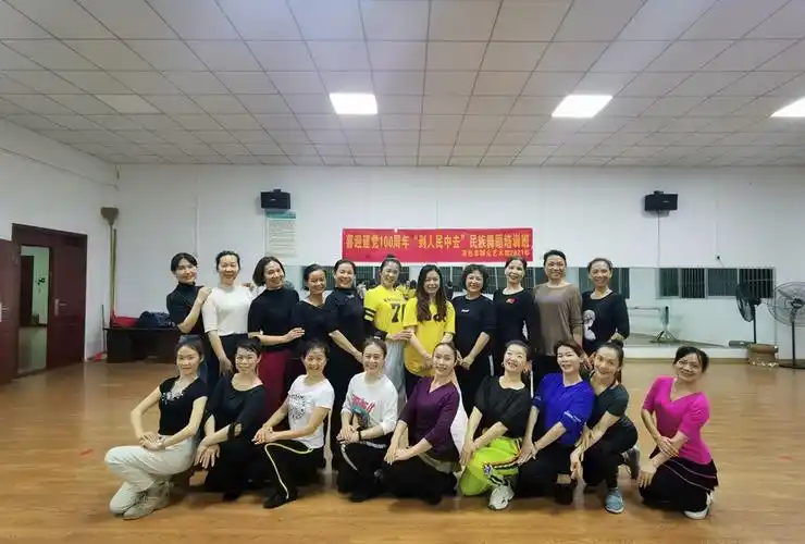 百色市群众艺术馆"到人民中去"主题艺术培训之喜迎建党100周年民族