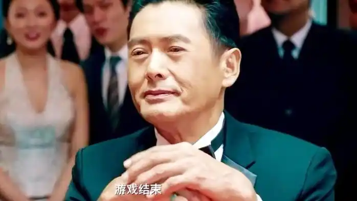 澳门风云3:姜还是老的辣,赌神周润发一个炸加飞机,赢得鸟叔脸都绿了