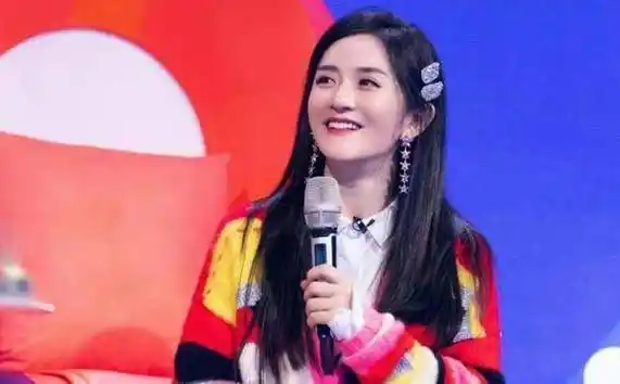 谢娜宣布怀二胎,跳跳俏俏当姐姐,网友喊话赵丽颖:又要买锁了_张杰