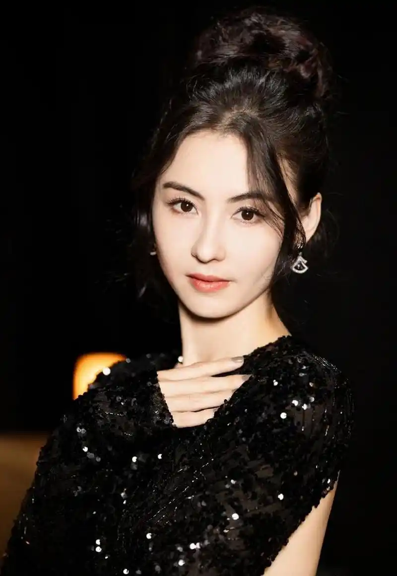 张柏芝优雅黑天鹅造型释出气质绝佳!