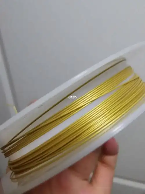 赶紧把你们用三股金丝线串的手链拆了吧