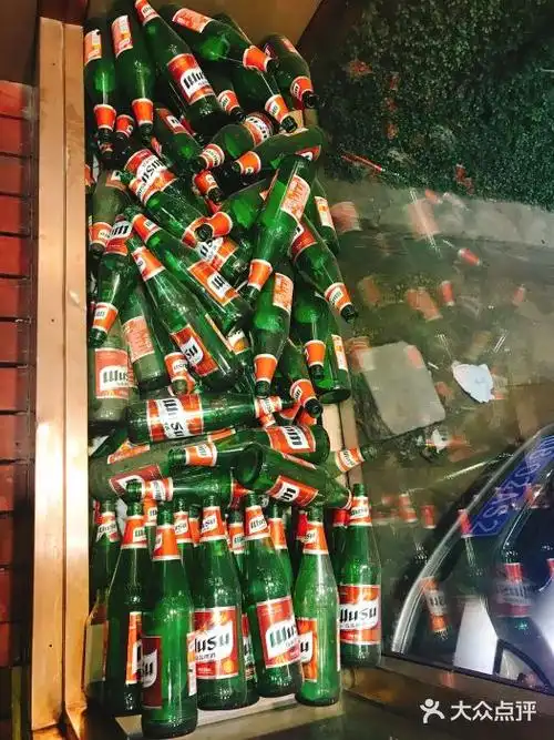 新疆儿子娃娃餐厅乌苏啤酒图片