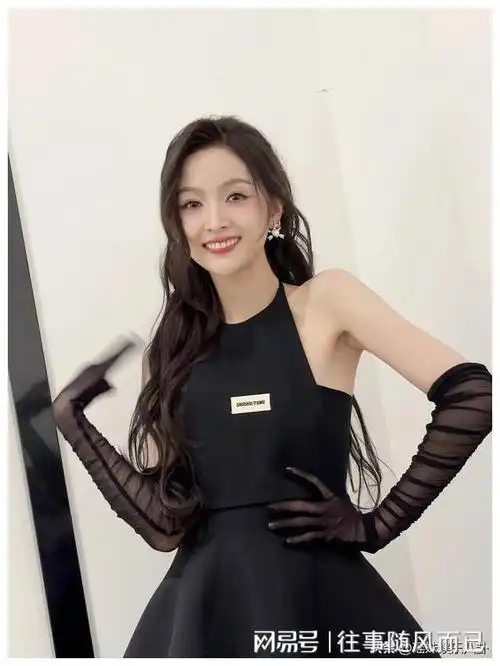 既时尚又神秘,完美地展现了她的独特魅力|乐器|宇宙少女|华语音乐