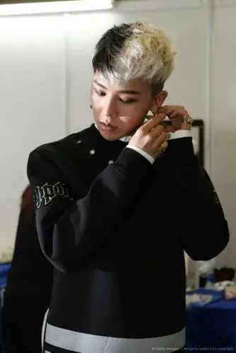 求权志龙这几张照片的原图!