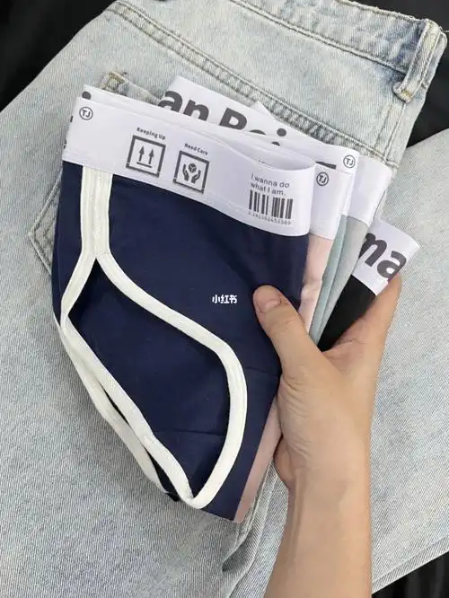 像男士内裤不容易卷边,勒腰,跟书包带子同理裤腿桃心形不勒腿~微胖