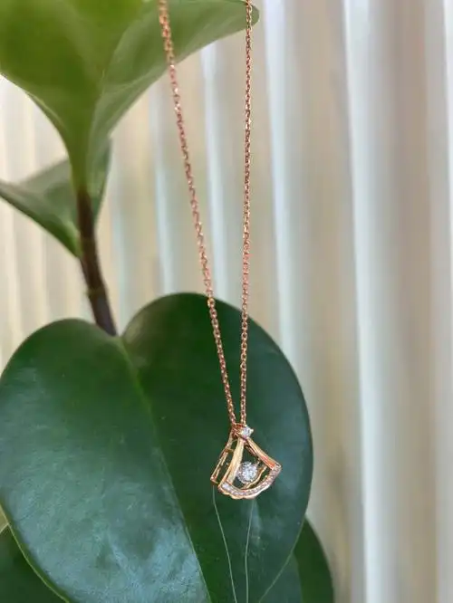 很喜欢的灵动钻石吊坠