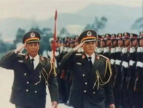 「军服鉴赏」97式陆军礼服_绶带_军官_衣服