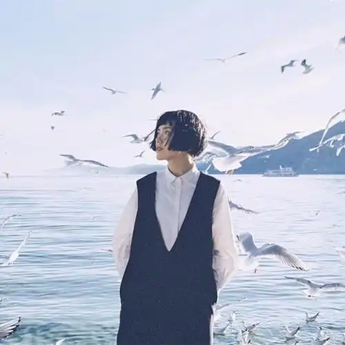 寂寞伤感海边短发女生头像图片