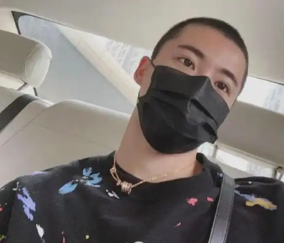 肌肉猛男老师引发舔屏,网友都想上他课|型男|胸肌|寸头|脸蛋_网易订阅