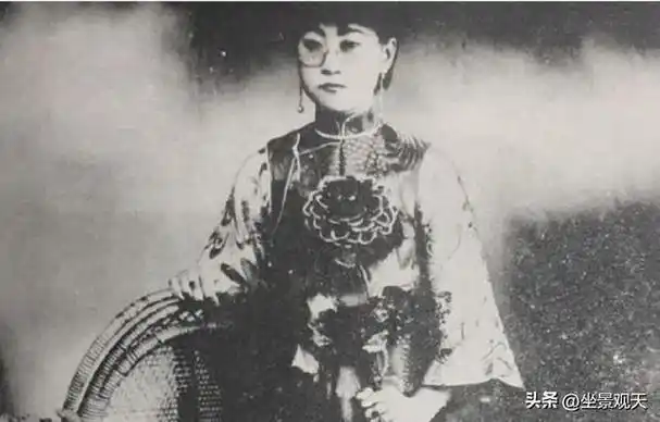 张作霖意外身亡,最受宠的五姨太天天浓妆艳抹,让东北晚沦陷3年