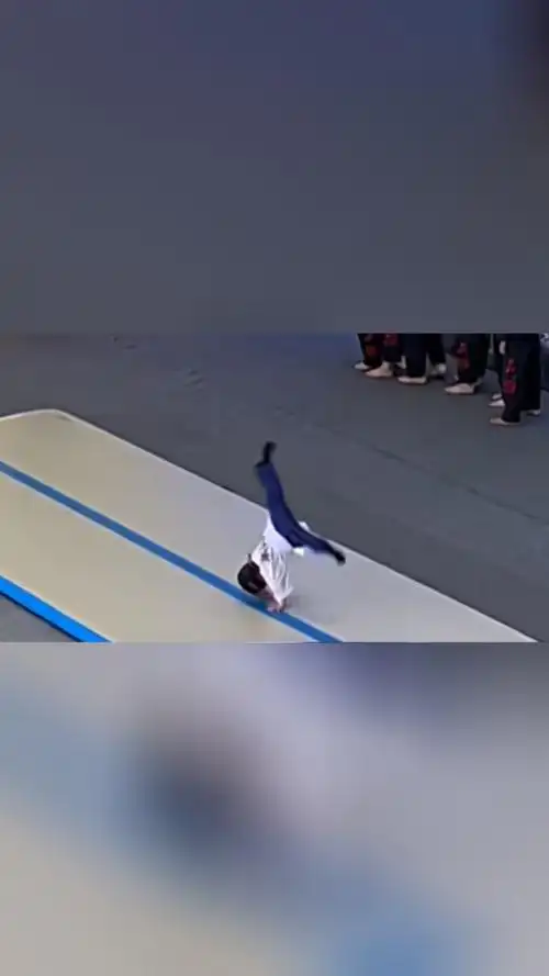 3岁跆拳道宝宝展示超萌空翻,网友:直径最小侧手翻