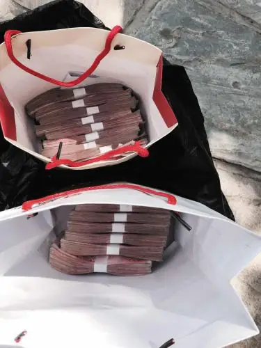 捡来的15万现金面前图