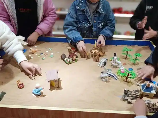 青少年团体沙盘游戏