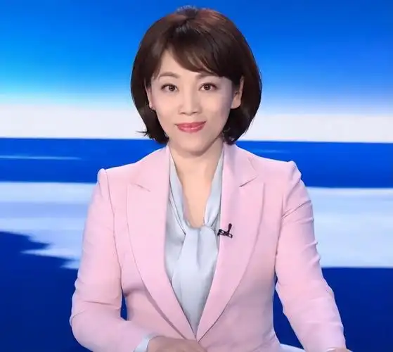 回顾主持人劳春燕与丈夫分居15年孕期坚持主持她过得幸福吗