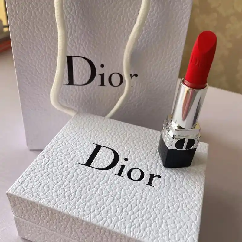 迪奥口红广告语:找到你,原来如此简单,有人宠你是惊喜,自己宠 - 抖音