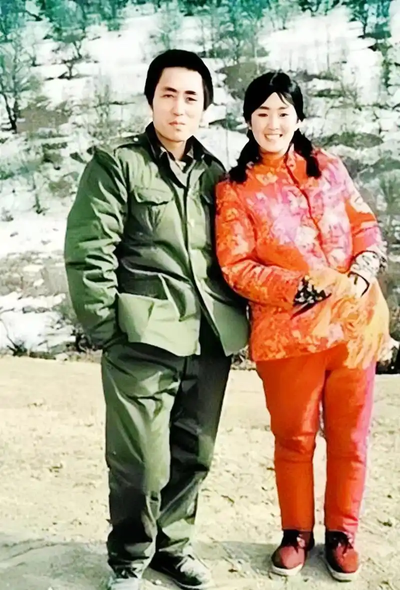 90年代,一张张艺谋和巩俐的合影.