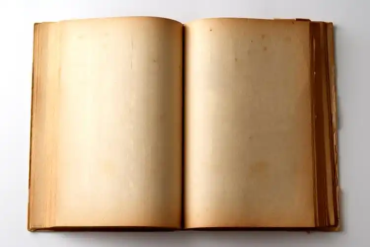 孤立的照片,年老的空白书在白色的背景图片下载