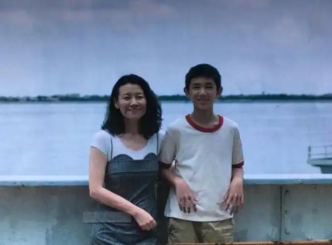 刘琳老公照片演员刘琳晒与丈夫牵手照