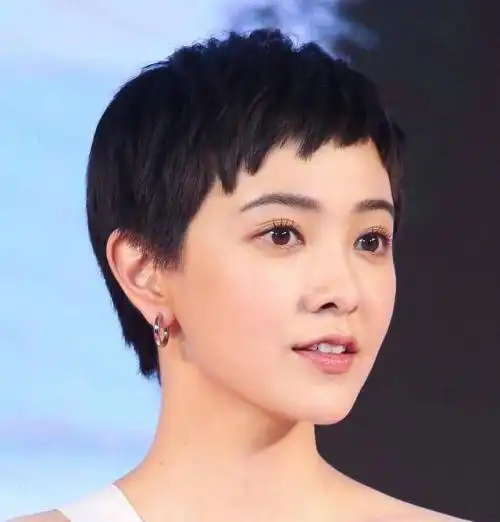 "假小子"中性风发型很好打理也显气质,女生们也可以很帅气!