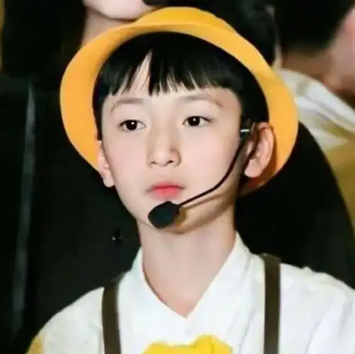 可以提供一些严浩翔小时候的照片嘛?(不带水印)? - 知乎