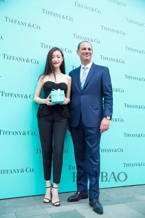 倪妮亮相成都蒂芙尼 (tiffany & co.) 揭幕活动