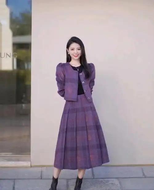 会穿衣打扮的女生看上去就会比别的女生更加精致,甚至年轻好几岁,所以