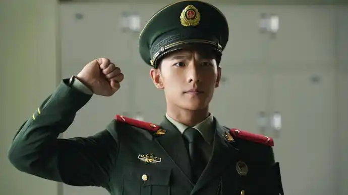 影视剧中男演员穿军装有多帅#必须提名《特战荣耀》里的杨洋,一身