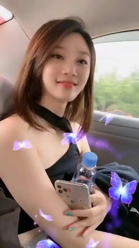 一天的工作结束了,开开心心下班回家#最美车模#张芮尔