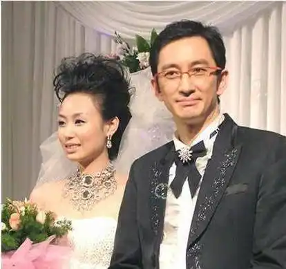 "师奶杀手"吴启华的情史:一波三折,余生成了"女儿奴"_金巧巧_电影