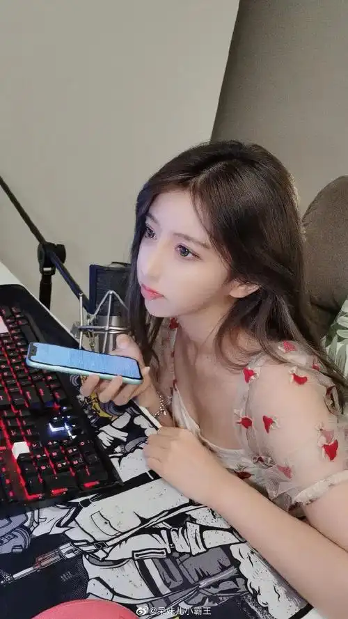 女主播都爱玩呆妹回怼我都没有x生活圈子这么干净怎么玩