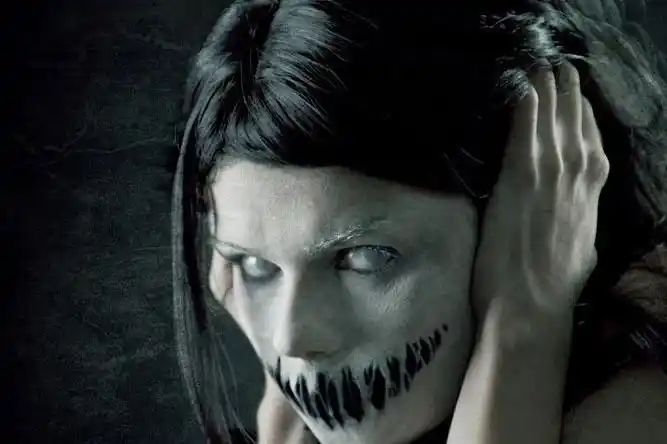 鬼很可怕,但女鬼.