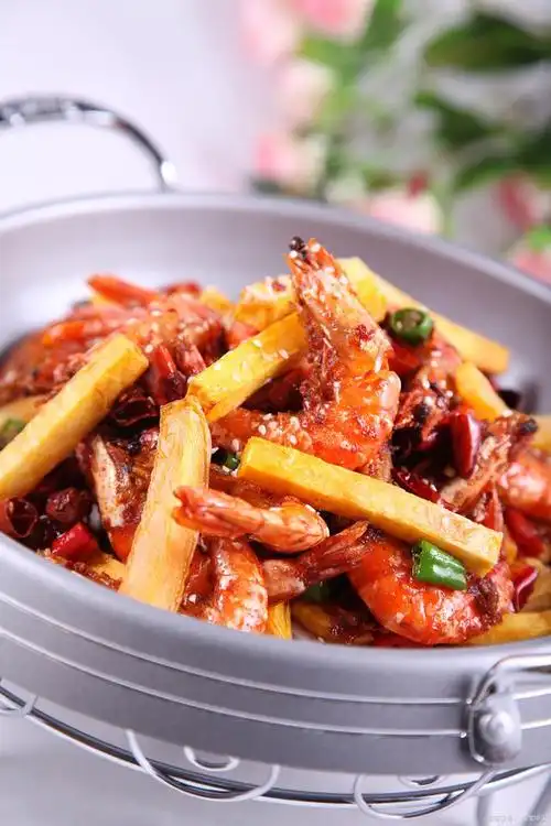 下面是干锅鱿鱼虾的做法,希望能给您一些实用的帮助.