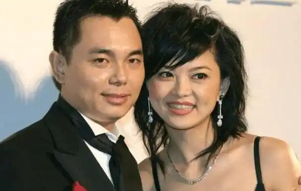 汪小菲和李湘前夫一起直播带货,又当男模又卖皮衣,网友表示太贵