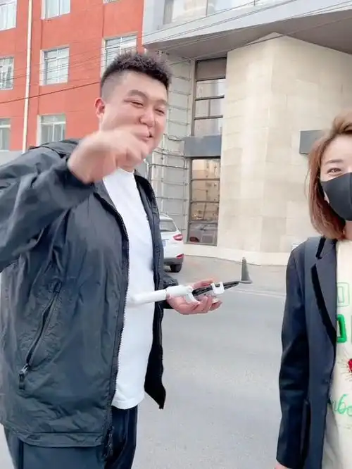 闲人李老板 好帥哦.