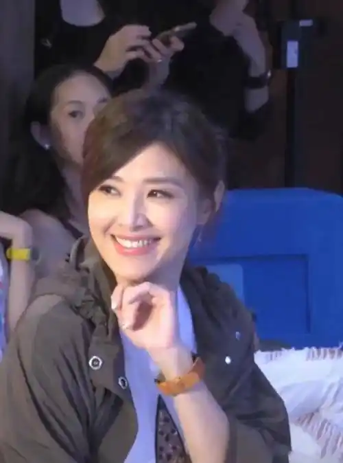 我25岁也没这么美,冻龄我就服她!_苏慧伦_专辑_鸭子