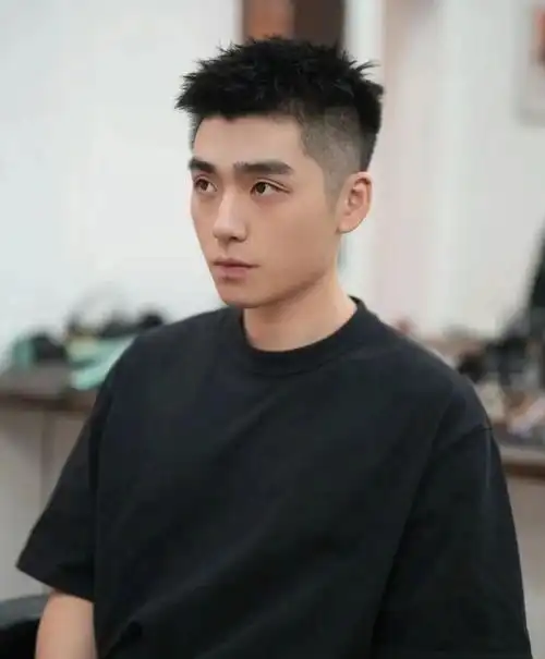 "两边推短,中间不动",男生剪这3款发型很清爽,潮流又帅气|寸头|头型