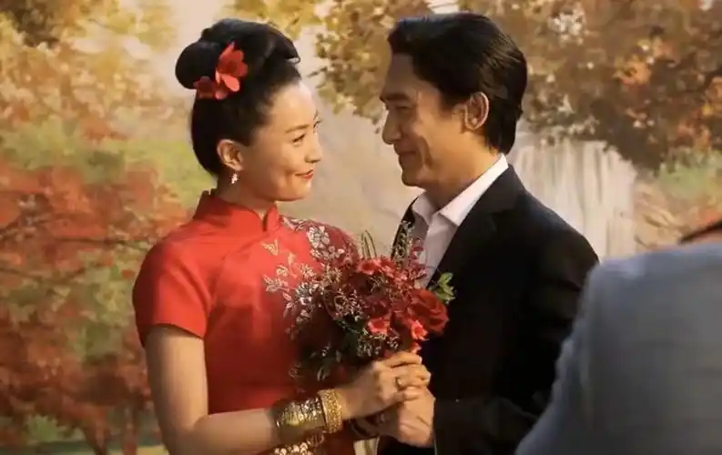 梁朝伟并不想"丁克"?与刘嘉玲相爱33年后,首次透露没孩子原因