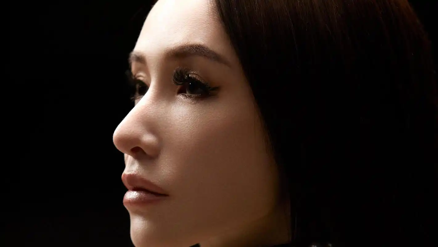 萧亚轩新歌《爱没有错》mv拍摄痛到二次手术 elva萧亚轩推出新歌《爱