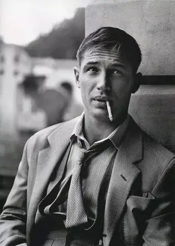 曾经美得像姑娘,如今猛得像糙汉,《毒液》这男人真是性感得不行!