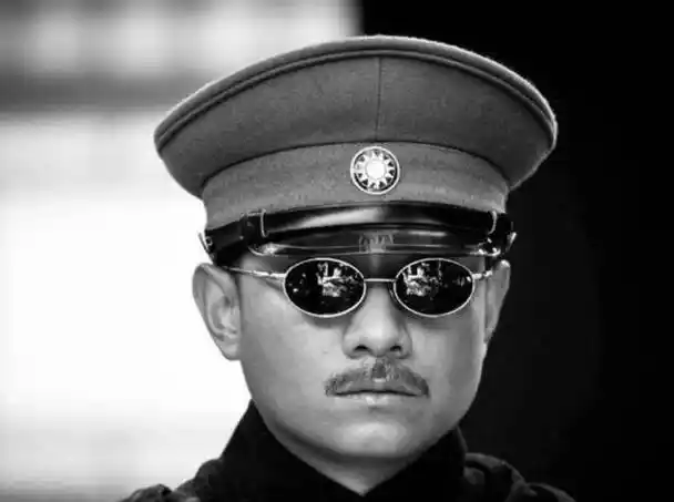 张学良的出身可以说在民国时期是无人能比的,从小就是三十万东北军的