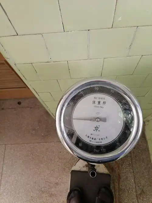 池州市二院摆放已损坏的体重秤