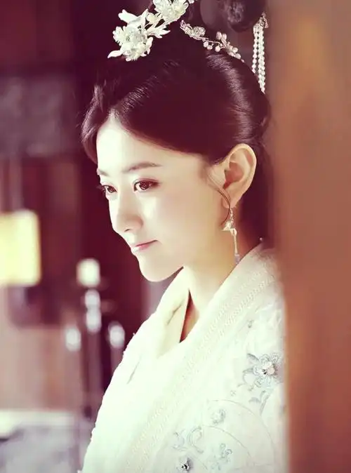 梁洁:从《白色橄榄树》到荧屏新高度