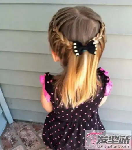 小女孩公主头扎发发型简单大方打造乖巧小萝莉