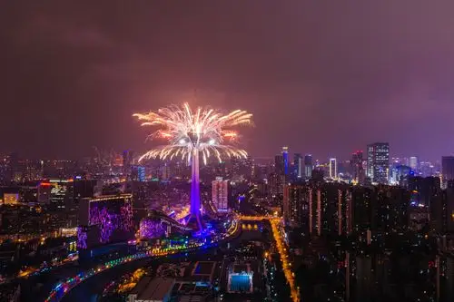 最美成都"的光电烟火秀于中国西部第一高塔339上演