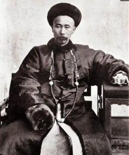 老照片,这才是清朝官员的真实容颜,图四是李鸿章