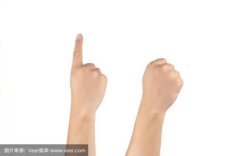 在孤立的白色背景上,亚洲手背显示和计数10(10)手势.剪切路径