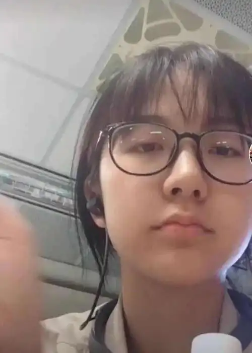 素颜学生妹化妆后变宅男女神连同学都认不出网友好像baby